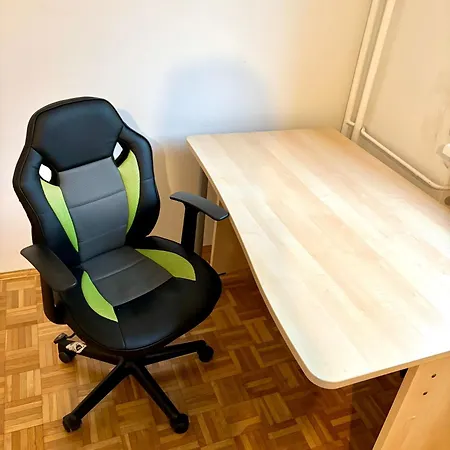 Lägenhet Balkonwohnung Neben Mol-bio *