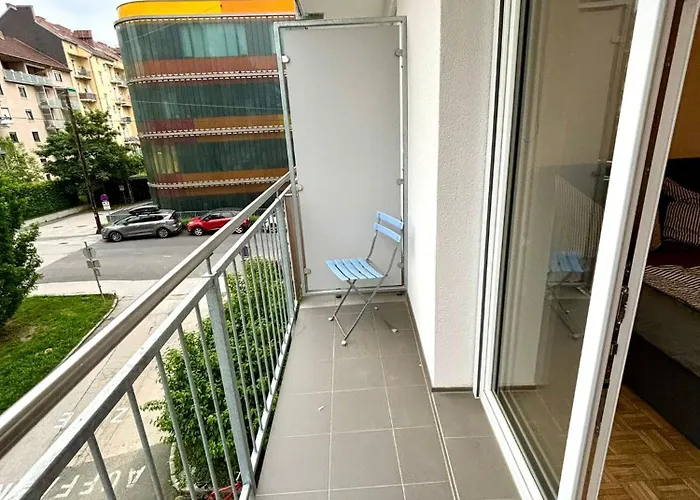 Balkonwohnung Neben Mol-bio דירה